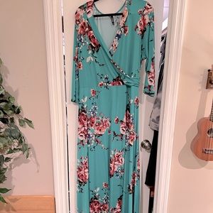 Size 3X green flowered part spandex maxi dress. 3/4 length sleeve.